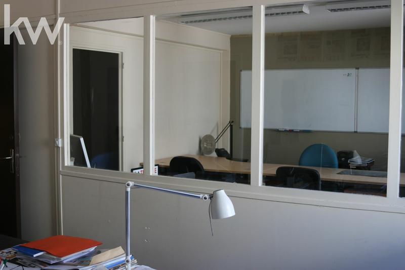 Bureau - 100 m² - 4 pièces