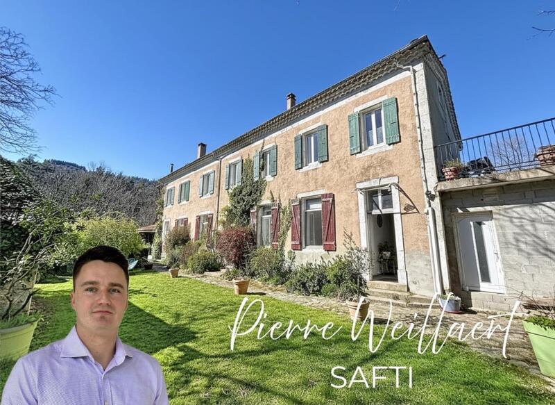 Maison - 240 m² - 9 pièces