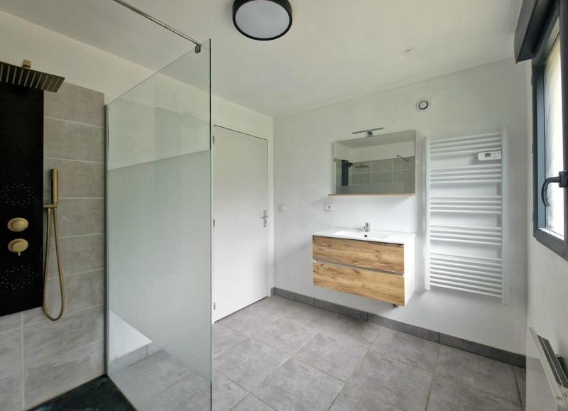 Maison traditionnelle - 253 m² - 10 pièces