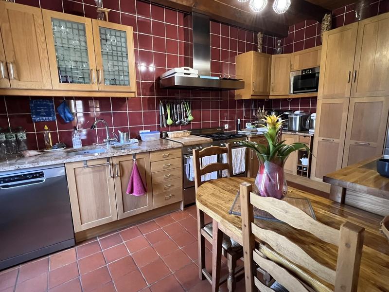 Maison - 230 m² - 11 pièces