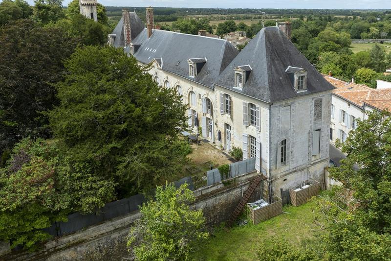 Château - 360 m² - 12 pièces