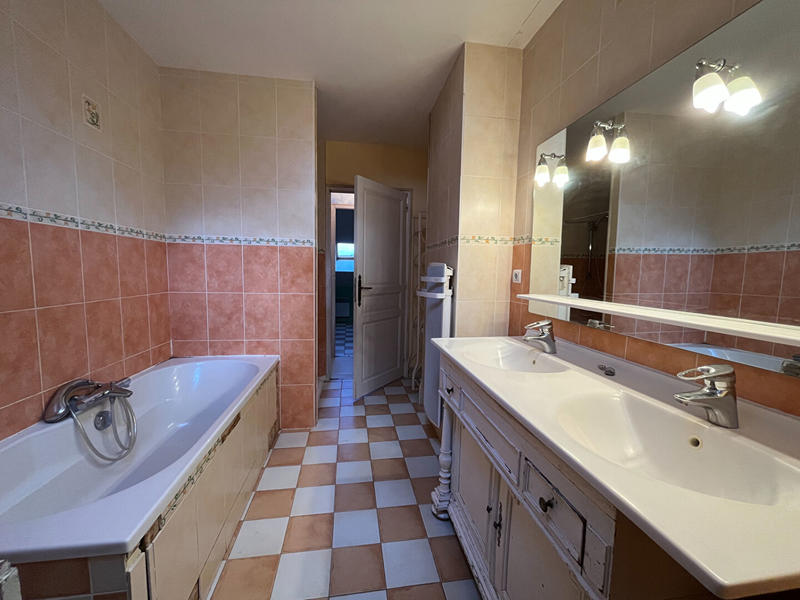 Maison - 270 m² - 6 pièces