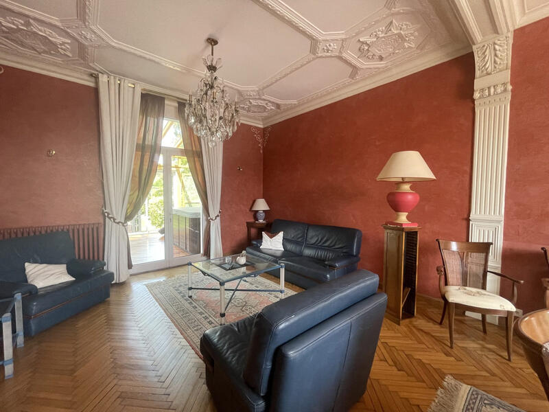 Maison - 337 m² - 10 pièces