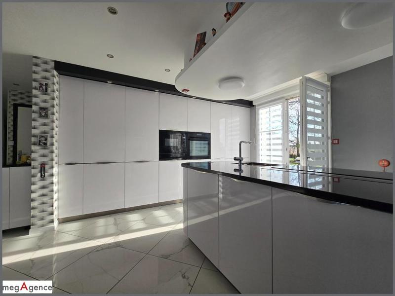 Maison - 237 m² - 7 pièces