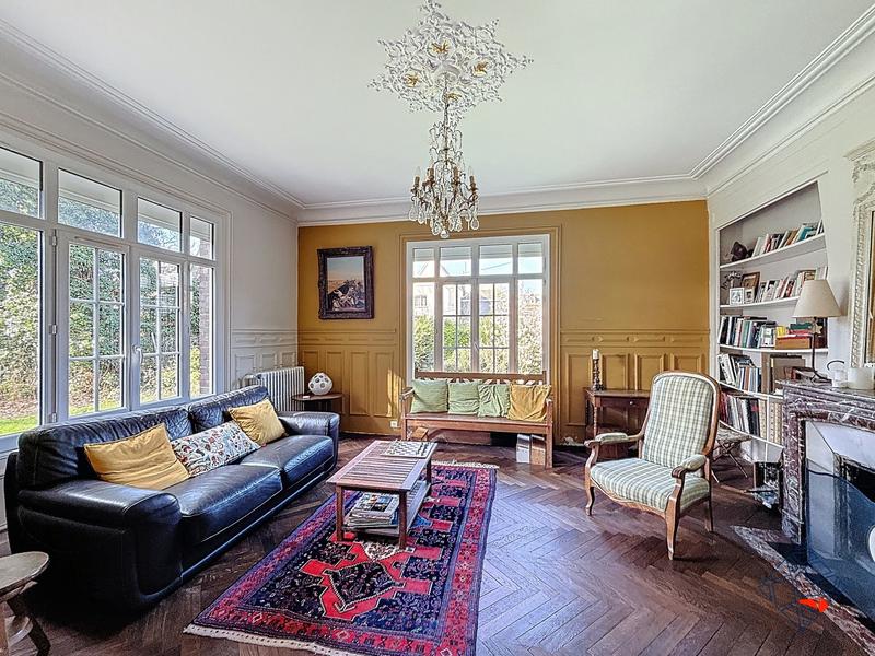 Maison - 240 m² - 10 pièces