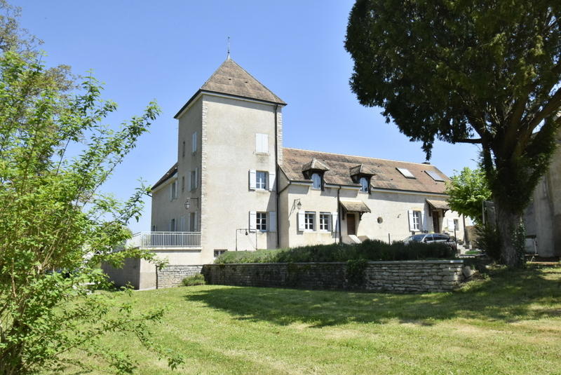 Maison - 360 m² - 10 pièces