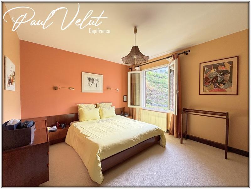 Maison - 235 m² - 9 pièces