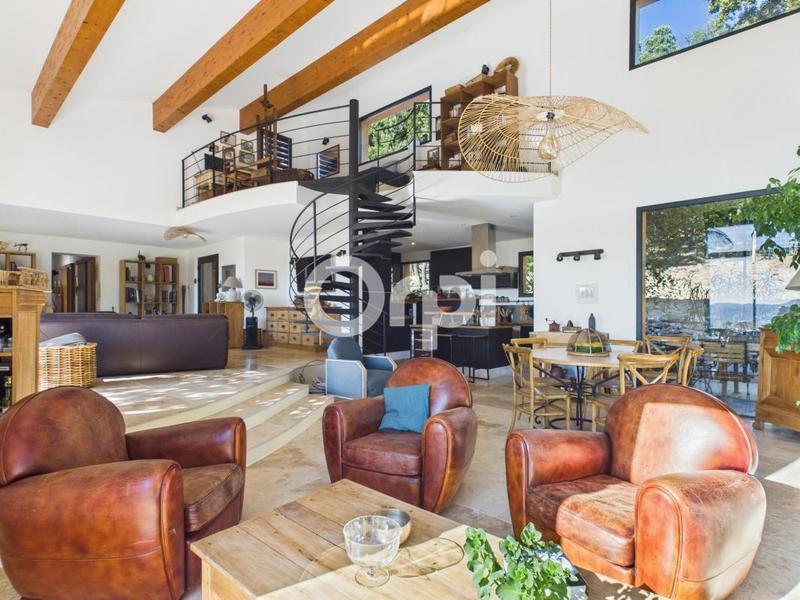 Villa - 218 m² - 5 pièces