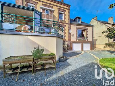 Maison - 206 m² - 8 pièces