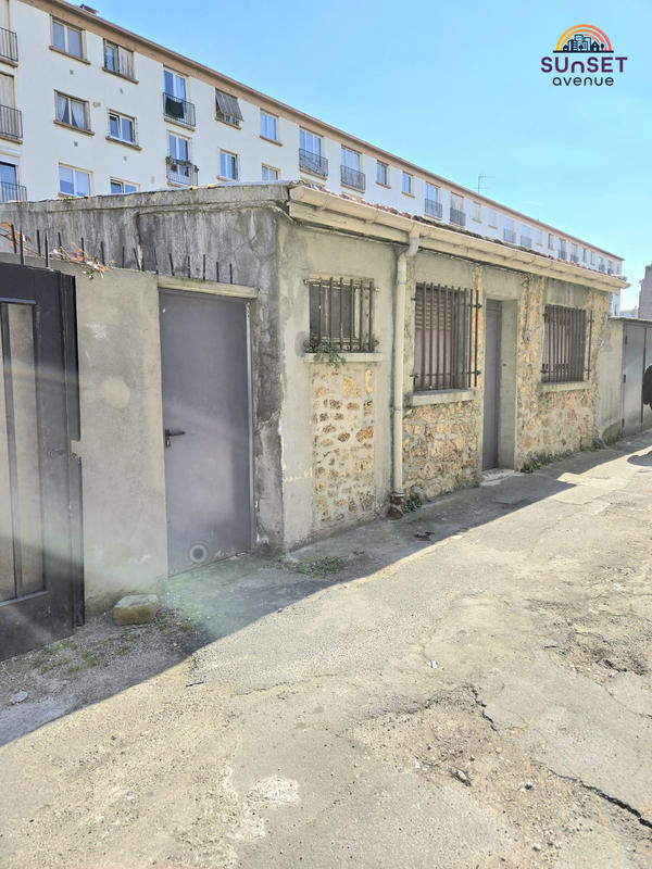 Parking / Garage - 296 m²