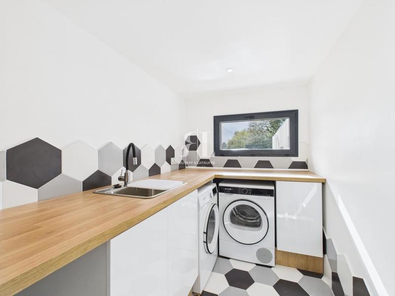 Maison - 203 m² - 6 pièces