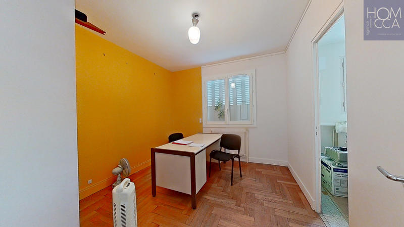 Local commercial - 120 m² - 6 pièces