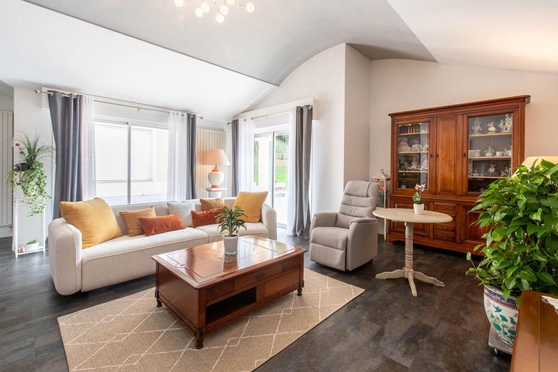 Maison - 199 m² - 8 pièces