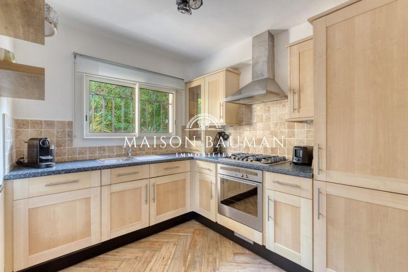 Villa - 212 m² - 9 pièces