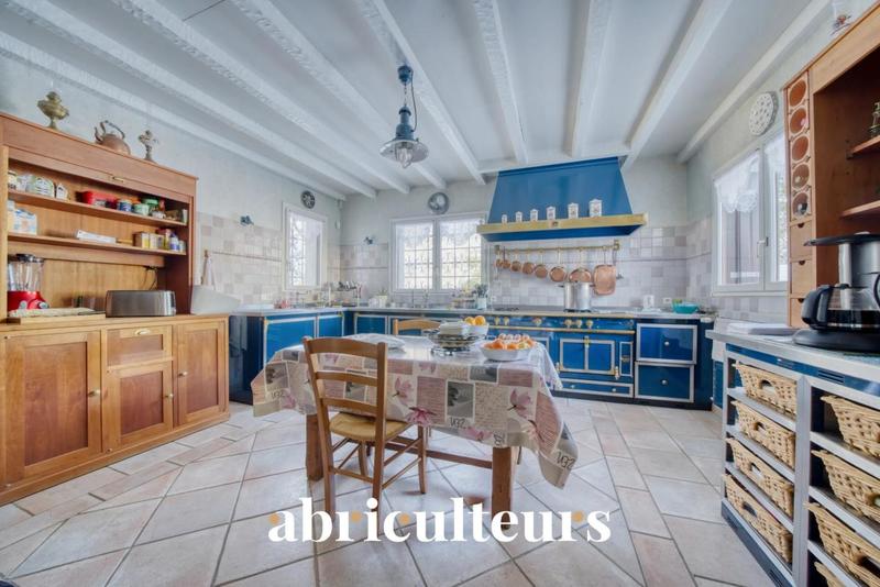 Maison ancienne - 600 m² - 11 pièces