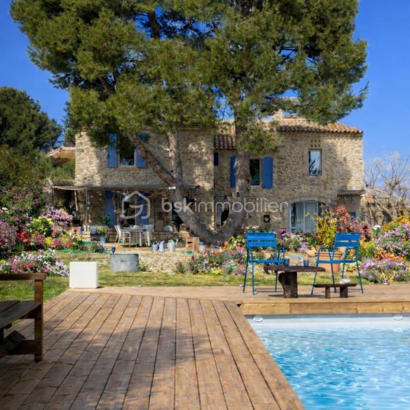 Maison - 220 m² - 6 pièces