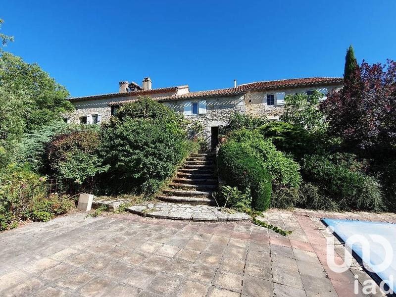 Maison - 300 m² - 9 pièces