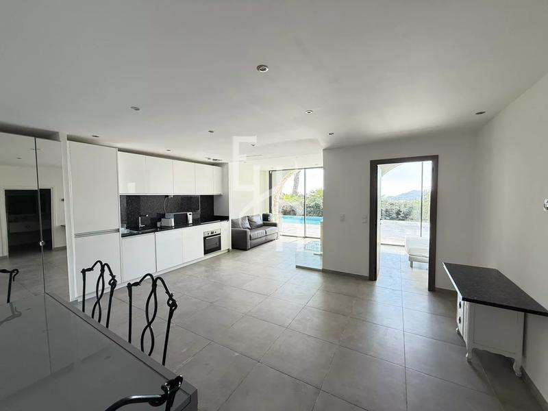 Maison - 389 m² - 8 pièces