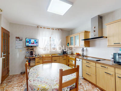 Maison - 213 m² - 16 pièces