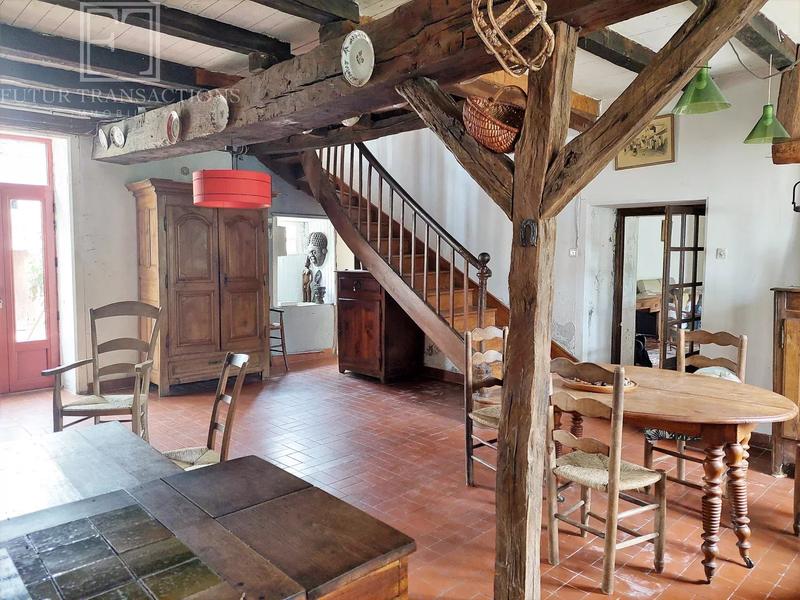 Maison - 390 m² - 16 pièces