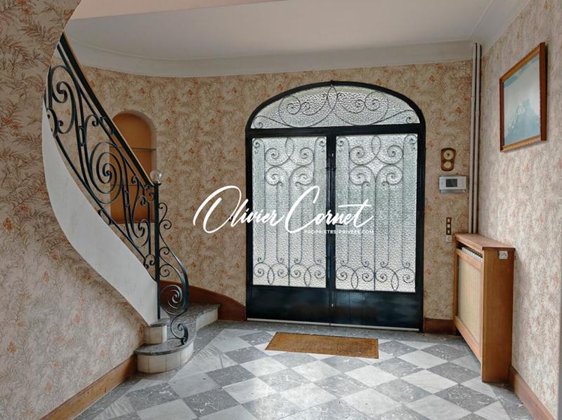 Maison - 230 m² - 7 pièces