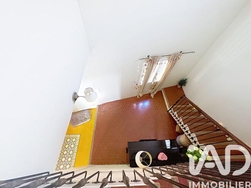 Maison - 220 m² - 5 pièces