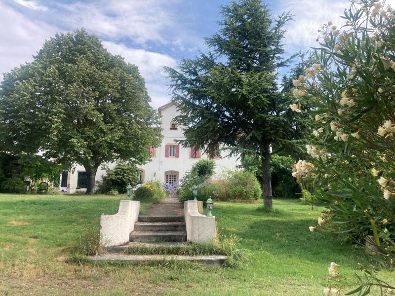 Propriété - 620 m² - 18 pièces