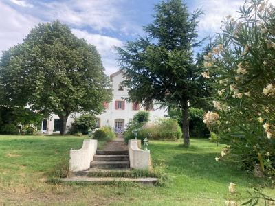 Propriété - 620 m² - 18 pièces