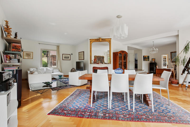 Maison - 240 m² - 8 pièces