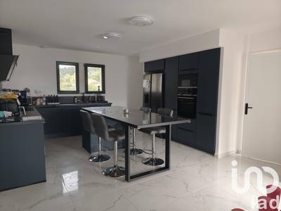 Maison - 210 m² - 6 pièces