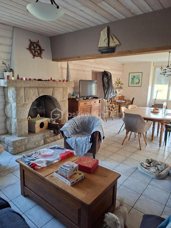 Maison traditionnelle - 243 m² - 8 pièces