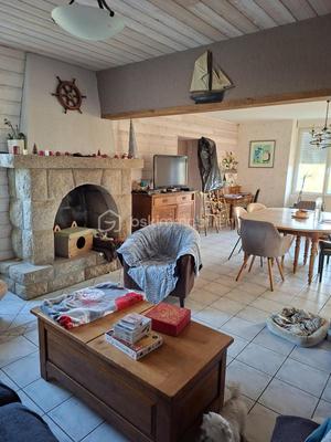 Maison traditionnelle - 243 m² - 8 pièces