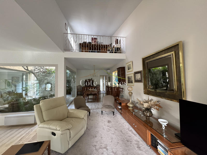 Maison - 220 m² - 6 pièces