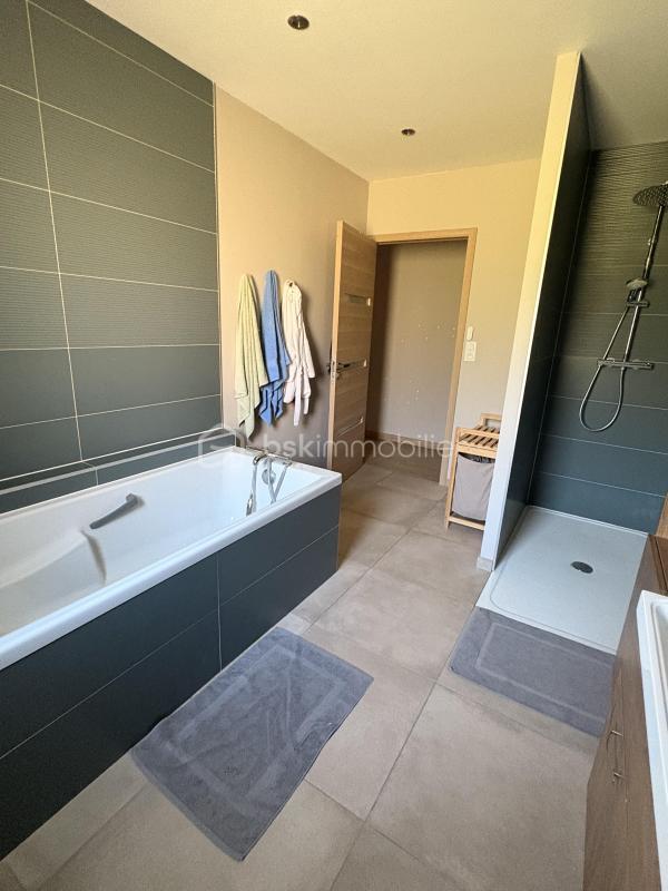 Pavillon - 180 m² - 8 pièces