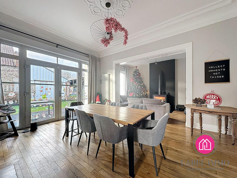 Maison - 250 m² - 10 pièces