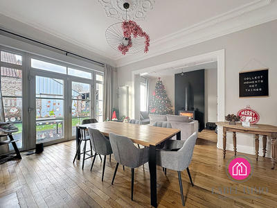 Maison - 250 m² - 10 pièces