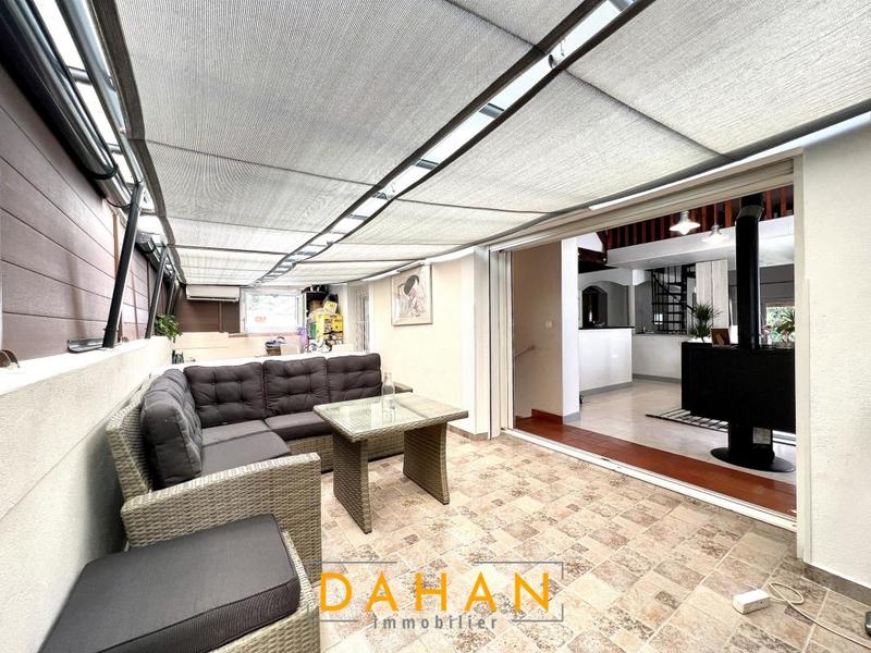 Villa - 255 m² - 6 pièces