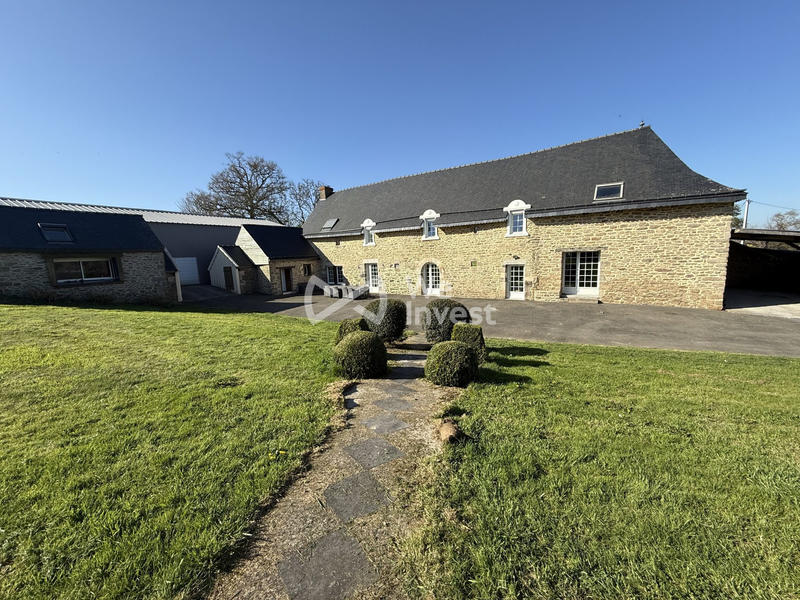 Maison - 270 m² - 9 pièces