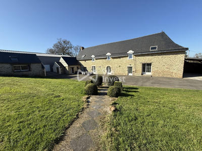 Maison - 270 m² - 9 pièces