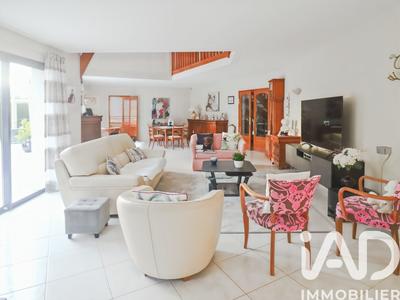 Maison - 220 m² - 7 pièces