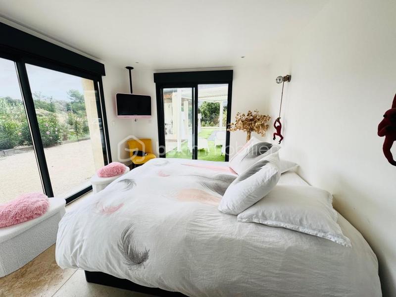 Propriété - 301 m² - 10 pièces