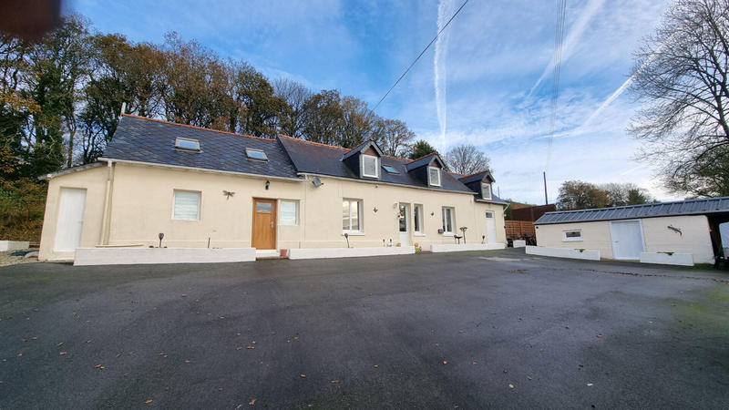 Maison - 123 m² - 9 pièces