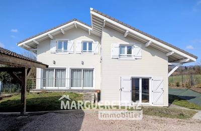 Maison - 237 m² - 7 pièces