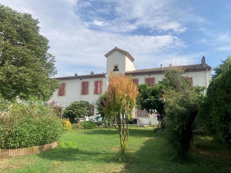 Propriété - 620 m² - 18 pièces