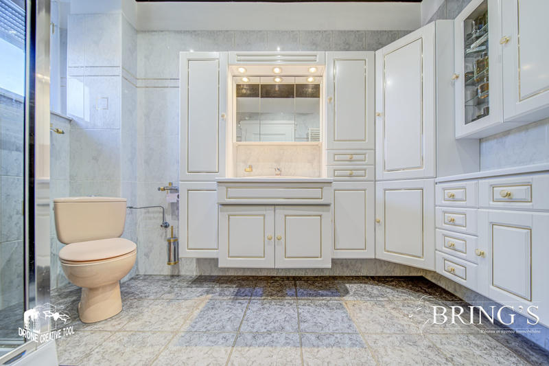 Maison - 181 m² - 10 pièces