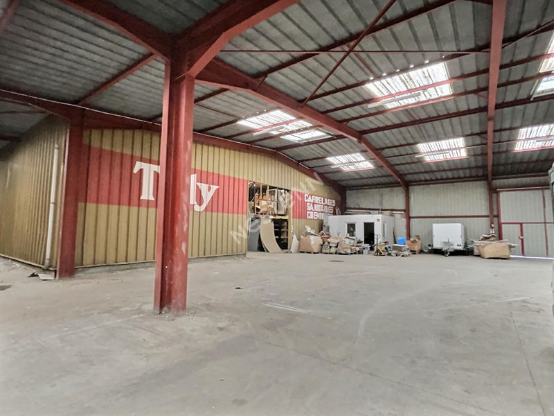 Local commercial - 1 920 m²