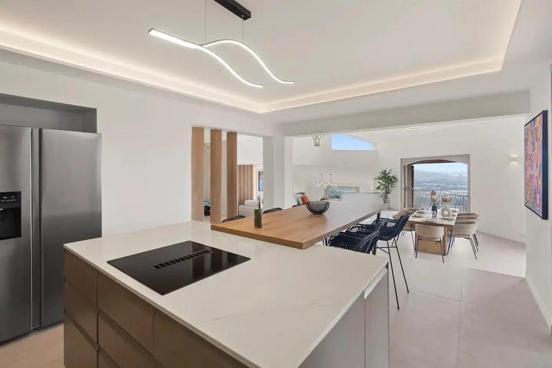 Maison - 307 m² - 7 pièces