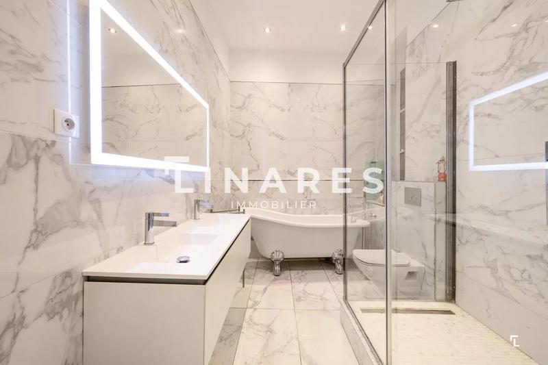 Appartement - 221 m² - 5 pièces