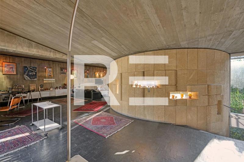 Maison - 250 m² - 9 pièces