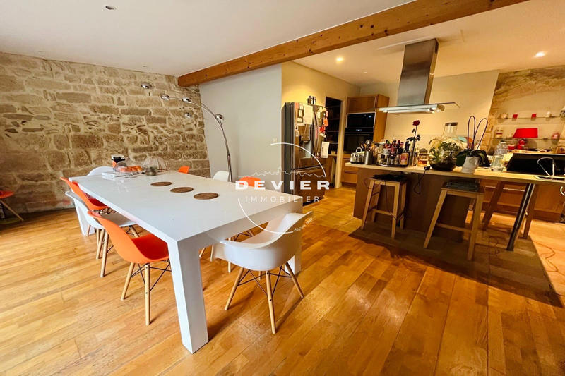 Maison - 196 m² - 8 pièces